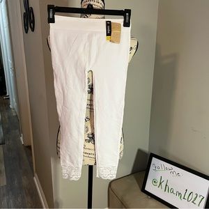 Coobie White Cropped Legging with Lace Hem.   O/S